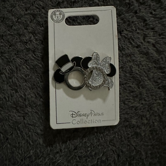 Disney Parks Collection Mickey and Minnie Wedding Pin- NEW - Picture 1 of 2